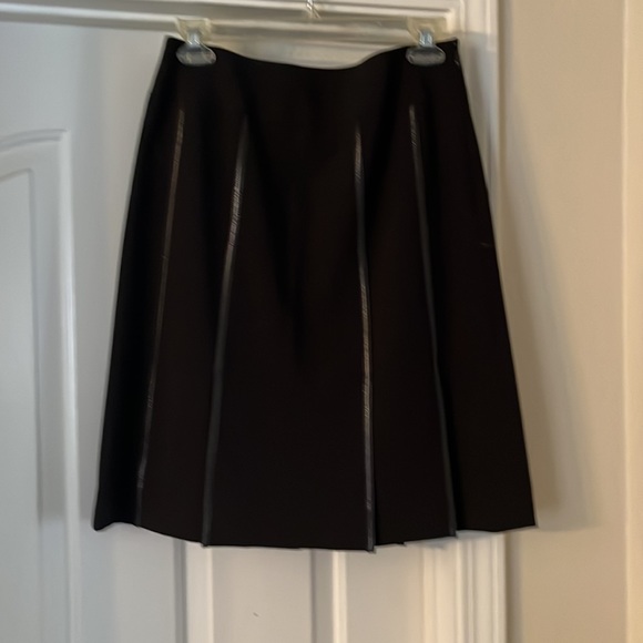 Beautiful wool chocolate brown skirt. - Picture 3 of 3